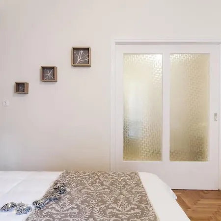 Central, Cozy & Vintage Apartment *